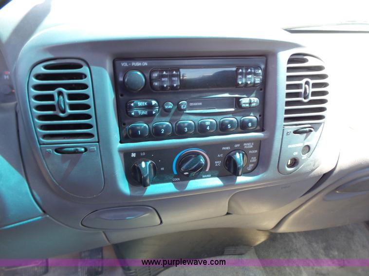 image for item J4065 2001 Ford F150 XL pickup truck