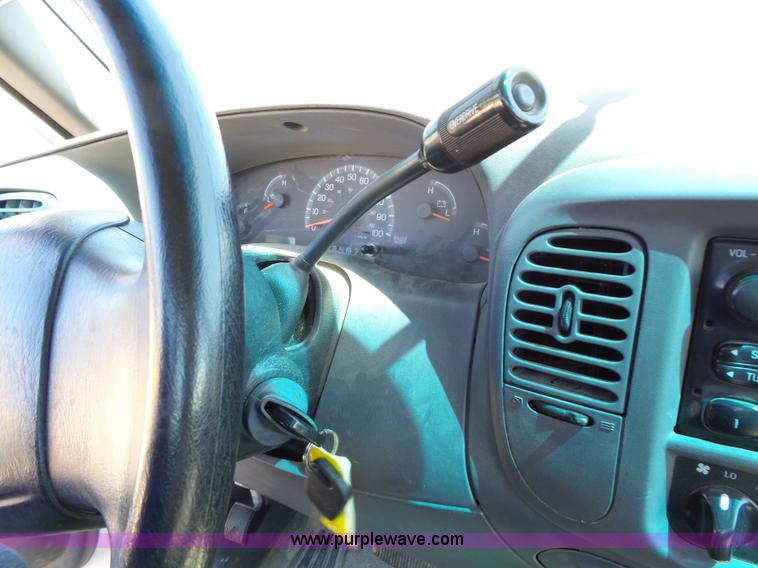 image for item J4065 2001 Ford F150 XL pickup truck