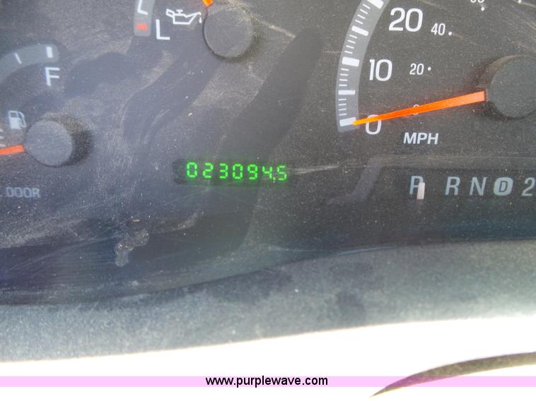 image for item J4065 2001 Ford F150 XL pickup truck