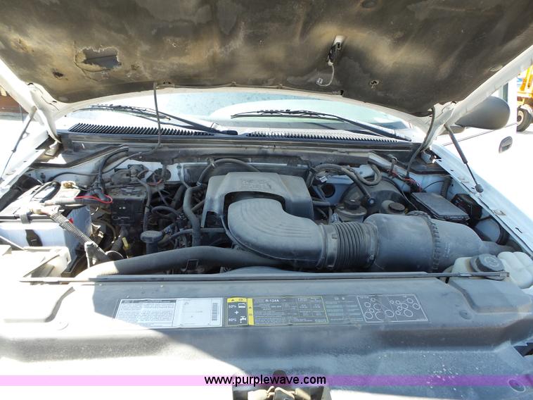 image for item J4065 2001 Ford F150 XL pickup truck