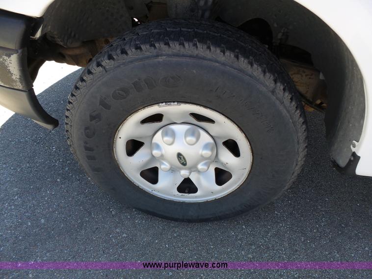 image for item J4065 2001 Ford F150 XL pickup truck