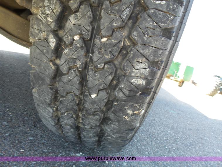 image for item J4065 2001 Ford F150 XL pickup truck