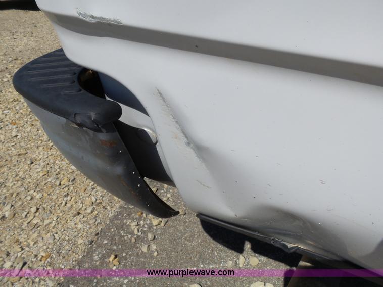 image for item J4065 2001 Ford F150 XL pickup truck