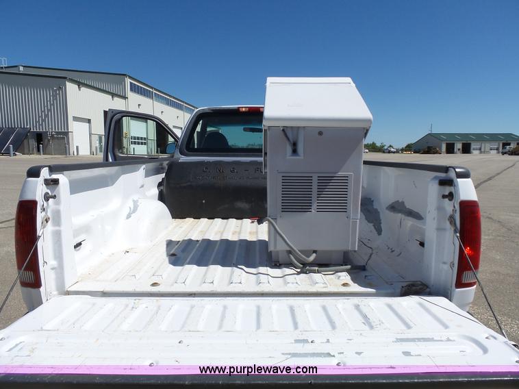 image for item J4065 2001 Ford F150 XL pickup truck