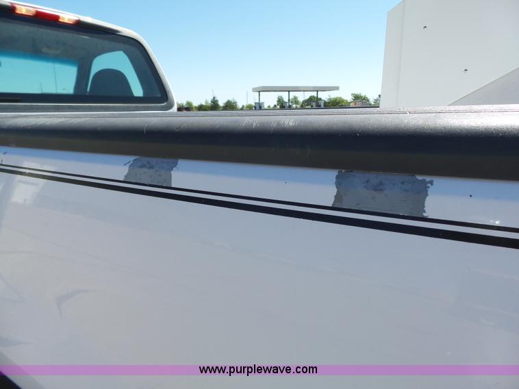 image for item J4065 2001 Ford F150 XL pickup truck