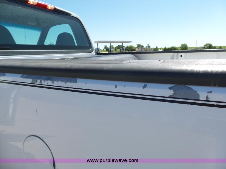 image for item J4065 2001 Ford F150 XL pickup truck