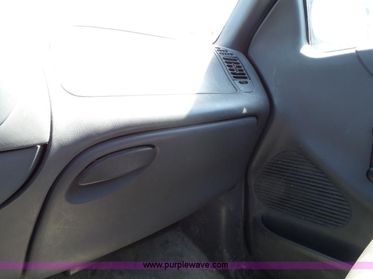 image for item J4065 2001 Ford F150 XL pickup truck