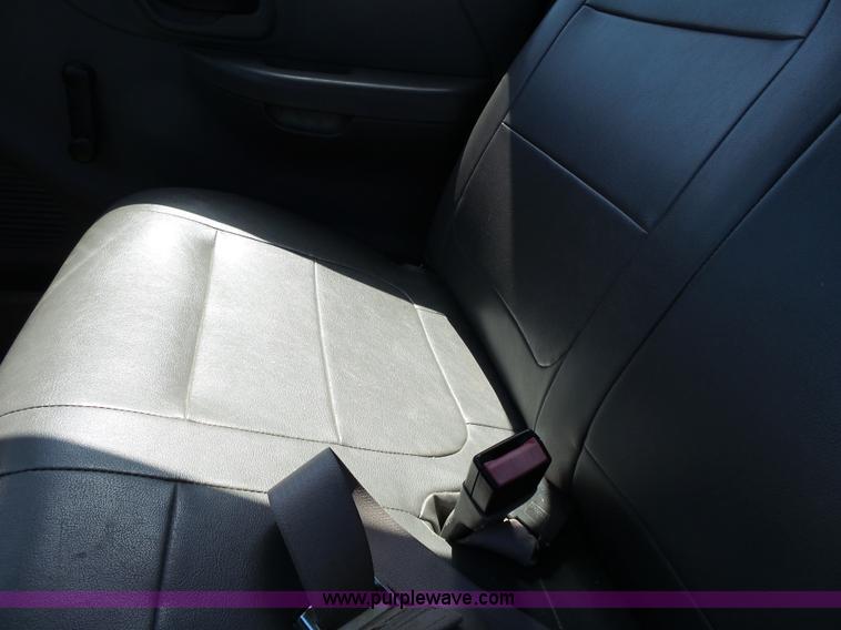 image for item J4065 2001 Ford F150 XL pickup truck