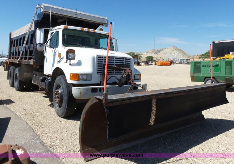 image for item J4066 1997 International 4900 dump truck