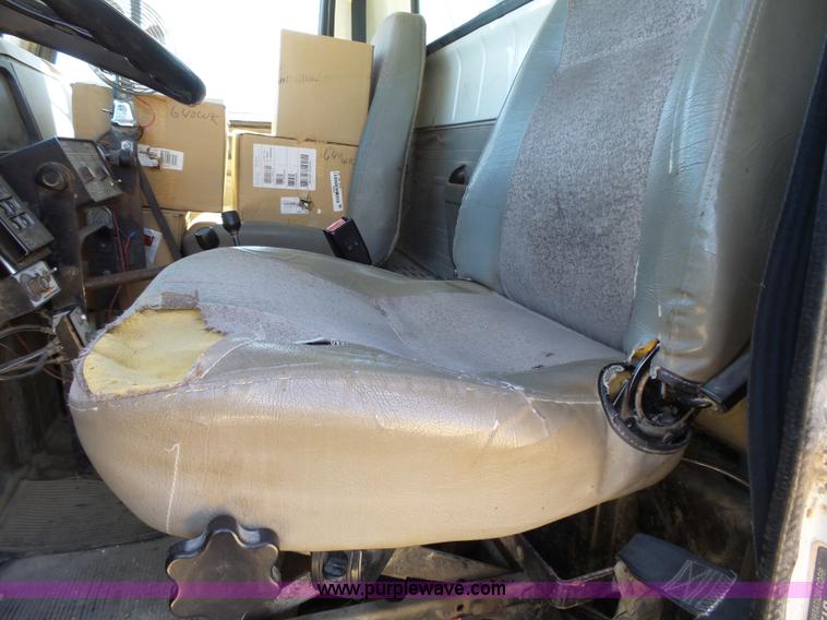 image for item J4066 1997 International 4900 dump truck