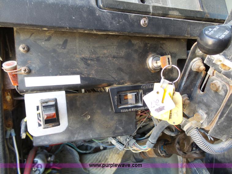 image for item J4066 1997 International 4900 dump truck