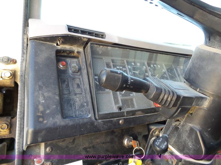 image for item J4066 1997 International 4900 dump truck