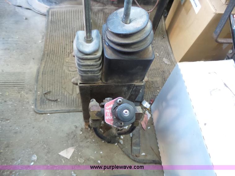 image for item J4066 1997 International 4900 dump truck