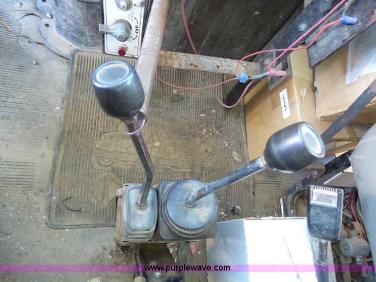 image for item J4066 1997 International 4900 dump truck