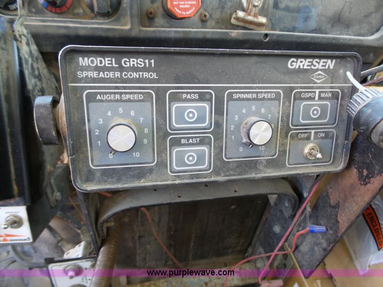 image for item J4066 1997 International 4900 dump truck