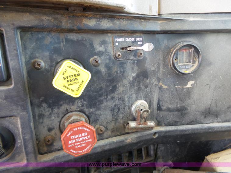 image for item J4066 1997 International 4900 dump truck