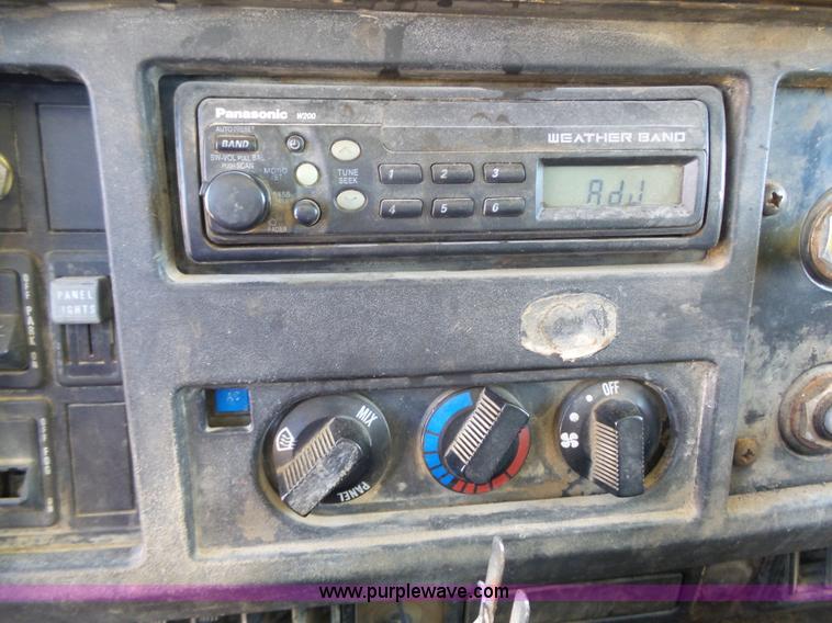 image for item J4066 1997 International 4900 dump truck