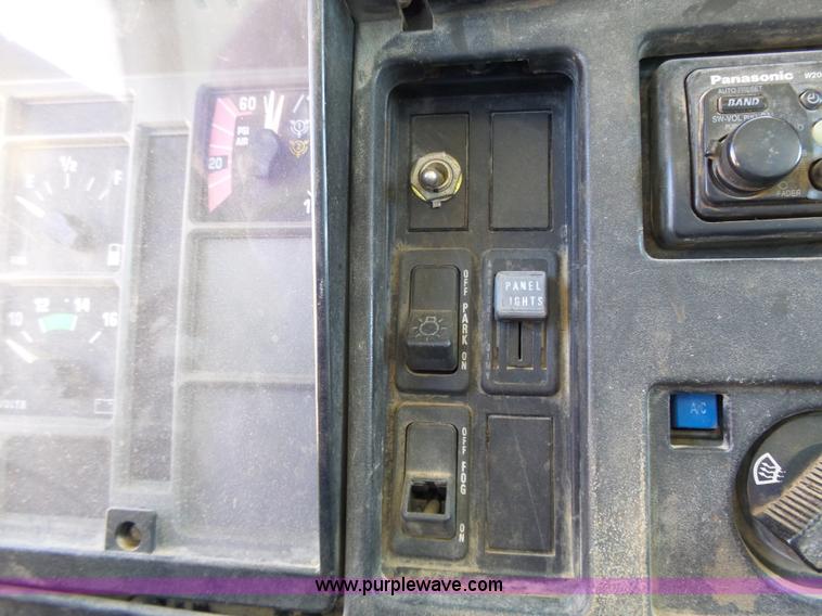 image for item J4066 1997 International 4900 dump truck