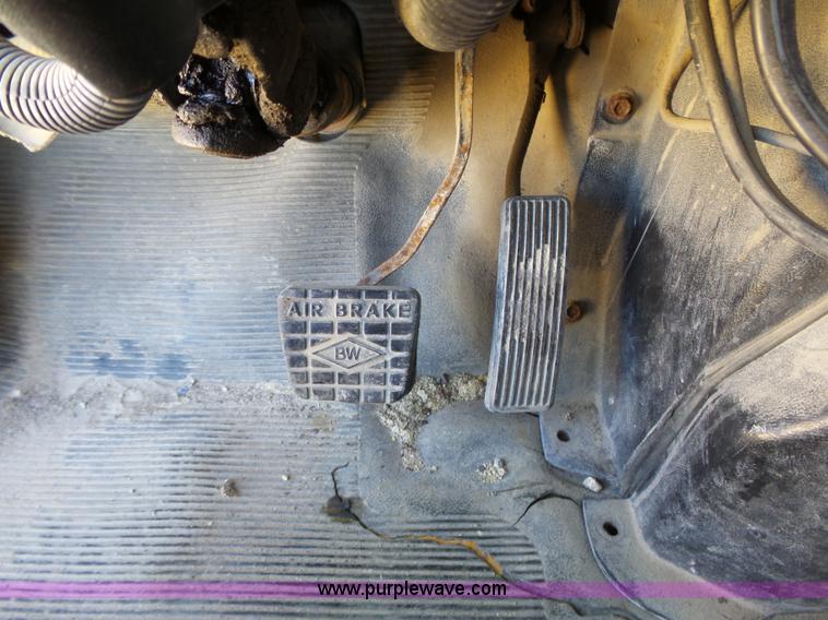 image for item J4066 1997 International 4900 dump truck