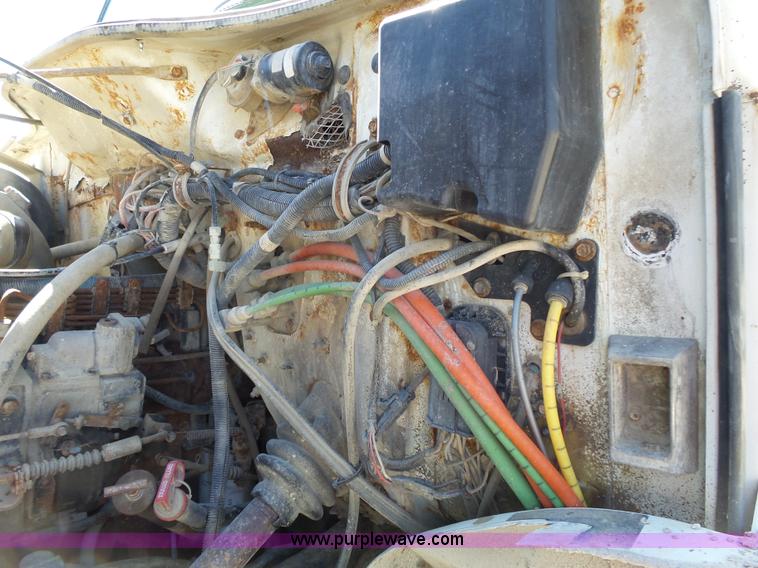 image for item J4066 1997 International 4900 dump truck