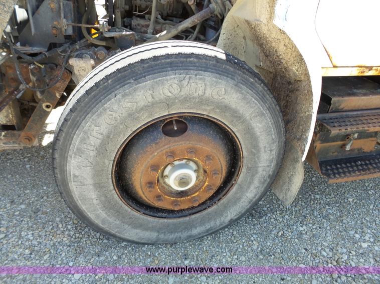 image for item J4066 1997 International 4900 dump truck