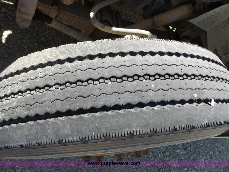 image for item J4066 1997 International 4900 dump truck