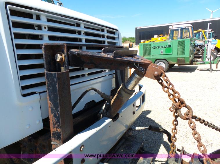 image for item J4066 1997 International 4900 dump truck