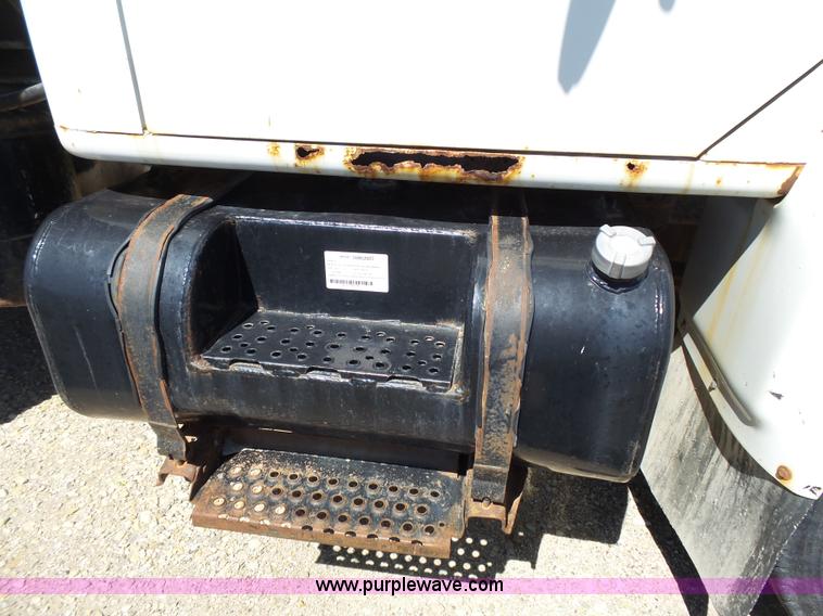 image for item J4066 1997 International 4900 dump truck