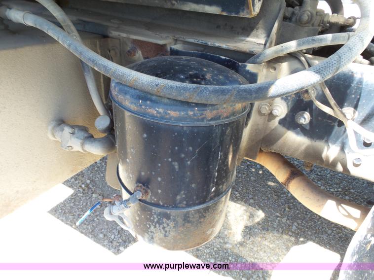 image for item J4066 1997 International 4900 dump truck