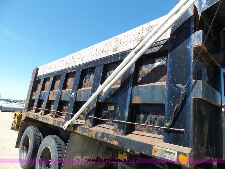 image for item J4066 1997 International 4900 dump truck