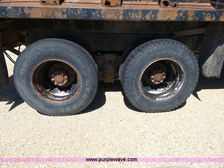 image for item J4066 1997 International 4900 dump truck