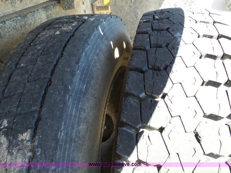 image for item J4066 1997 International 4900 dump truck