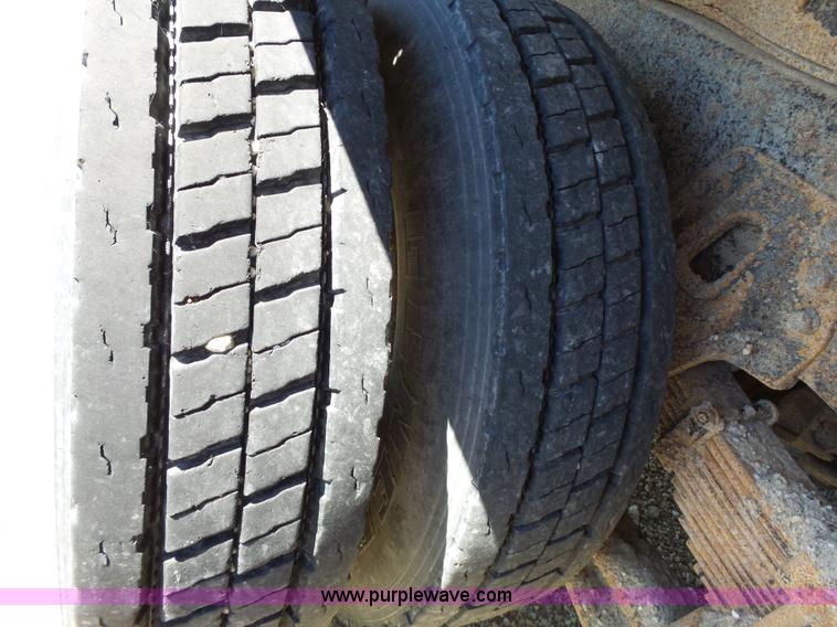 image for item J4066 1997 International 4900 dump truck