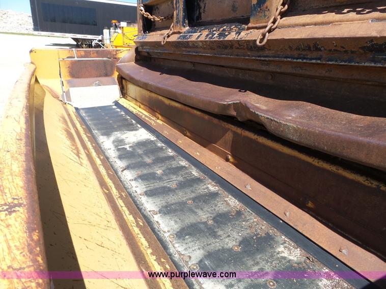 image for item J4066 1997 International 4900 dump truck