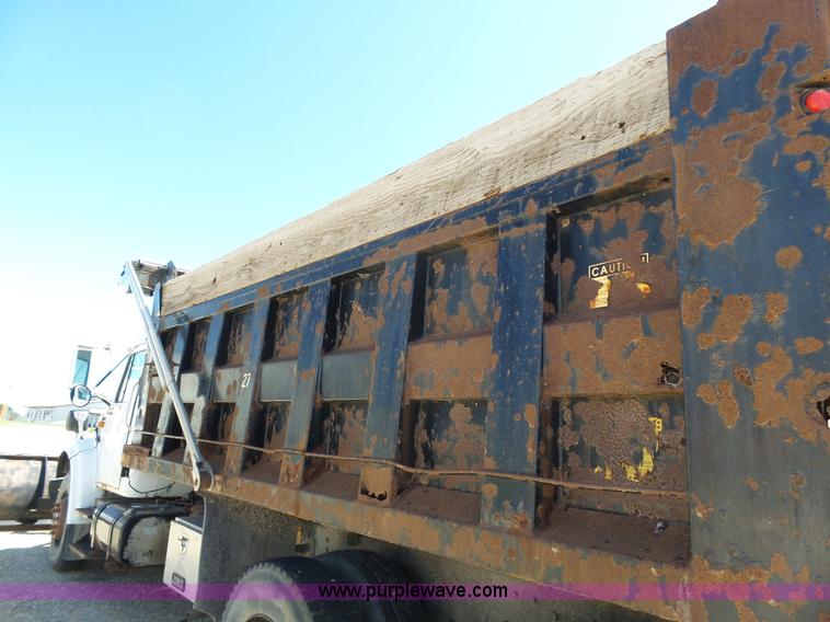 image for item J4066 1997 International 4900 dump truck