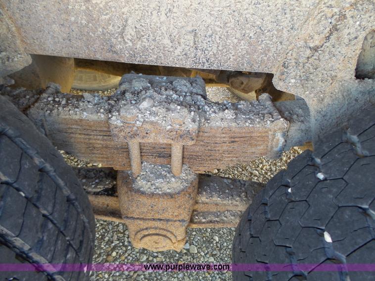 image for item J4066 1997 International 4900 dump truck