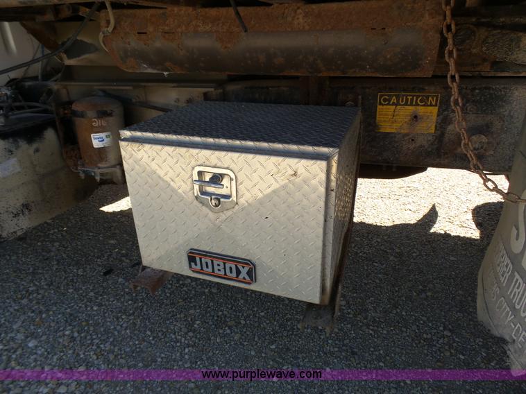 image for item J4066 1997 International 4900 dump truck