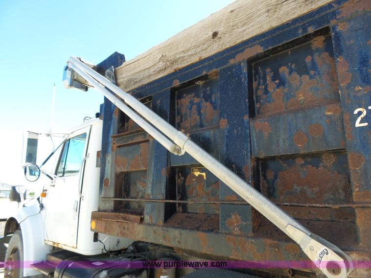 image for item J4066 1997 International 4900 dump truck