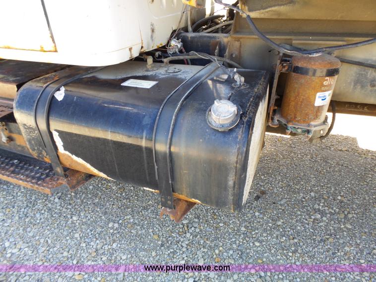 image for item J4066 1997 International 4900 dump truck