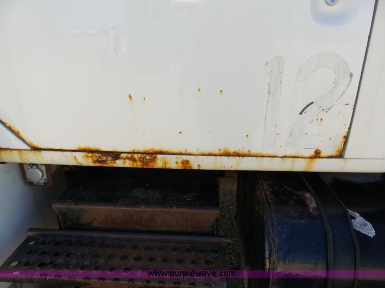 image for item J4066 1997 International 4900 dump truck