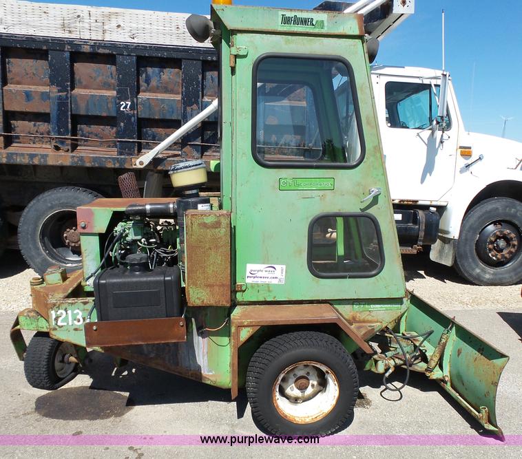 image for item J4067 CTL 2800 Turf Runner mower