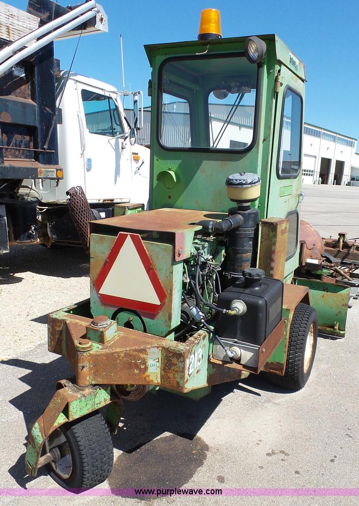 image for item J4067 CTL 2800 Turf Runner mower