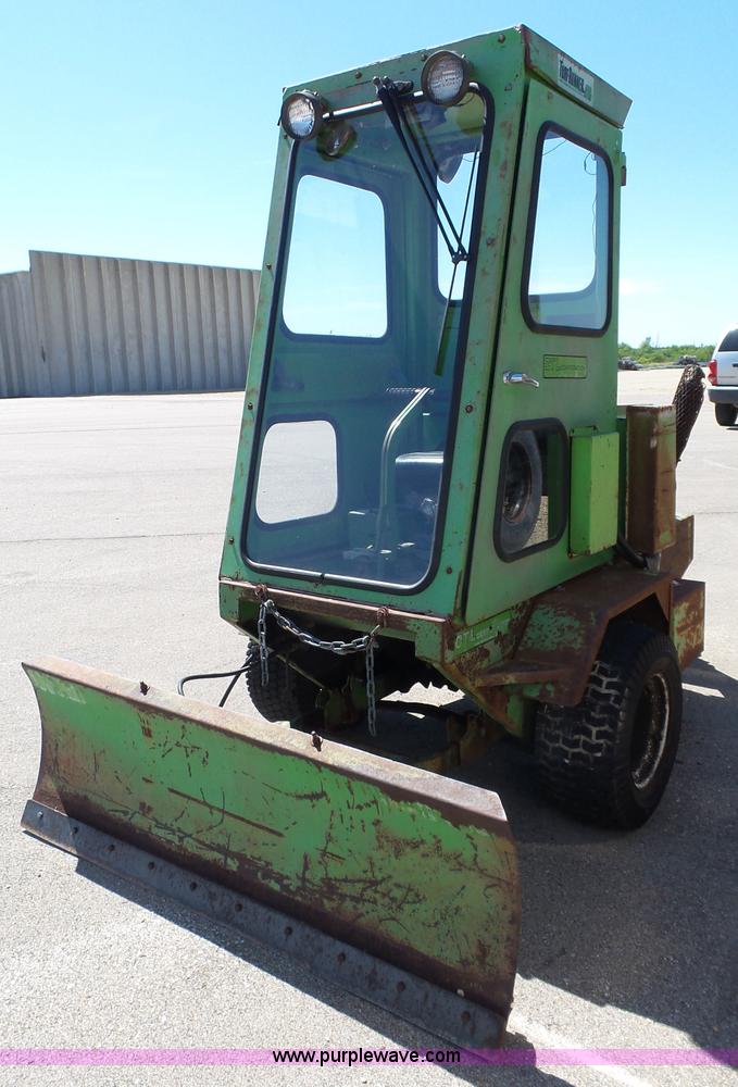 image for item J4067 CTL 2800 Turf Runner mower