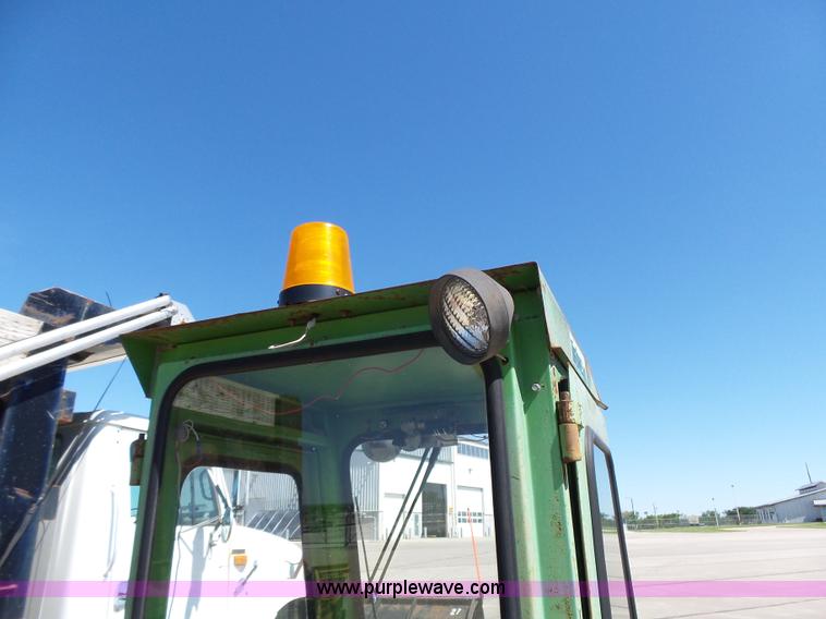 image for item J4067 CTL 2800 Turf Runner mower