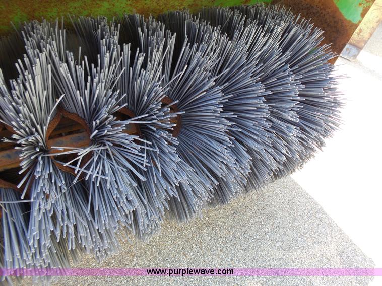 image for item J4067 CTL 2800 Turf Runner mower