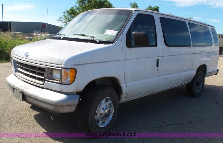 image for item J4832 1996 Ford Club Wagon van