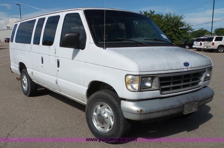 image for item J4832 1996 Ford Club Wagon van