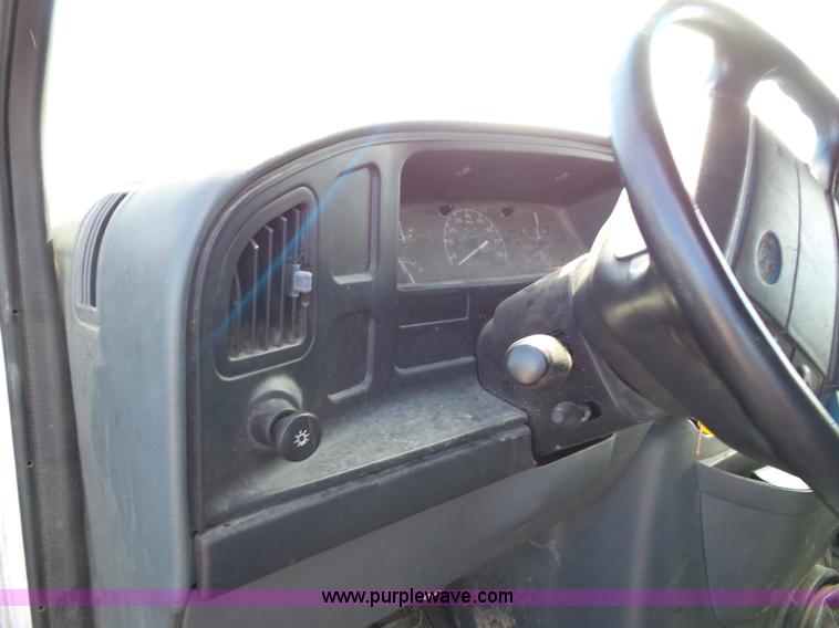 image for item J4832 1996 Ford Club Wagon van