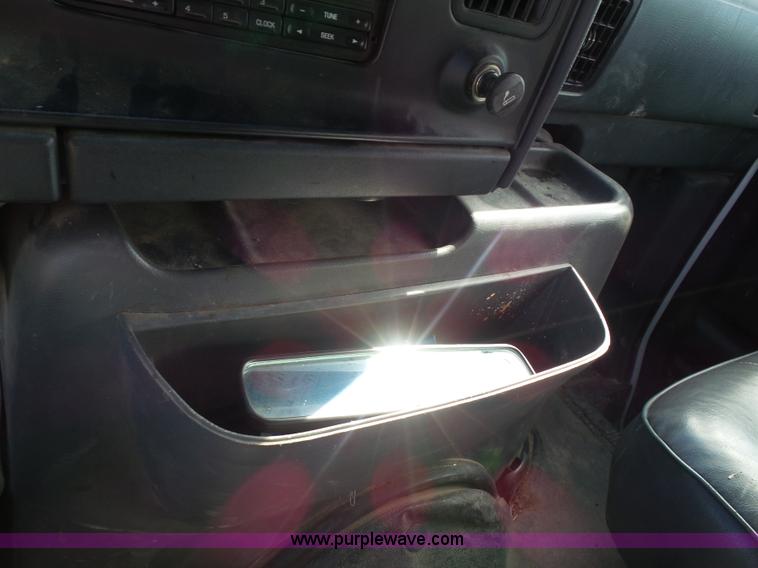 image for item J4832 1996 Ford Club Wagon van