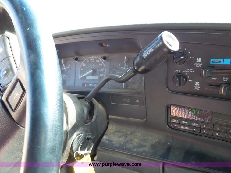 image for item J4832 1996 Ford Club Wagon van